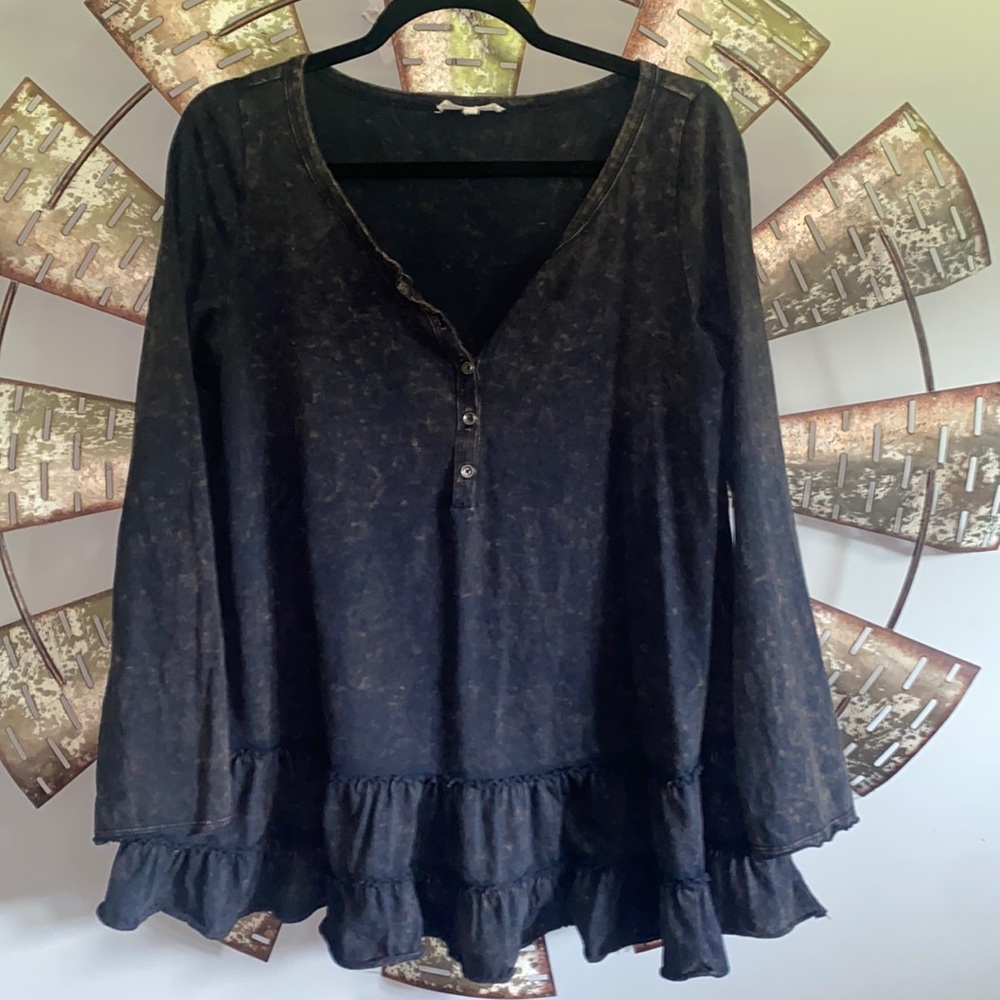 Easel | Distressed Long Sleeve Top